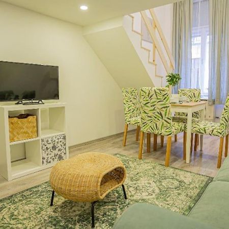 Cosy Flat In Akacfa Str., Aya Lejlighed Budapest Eksteriør billede