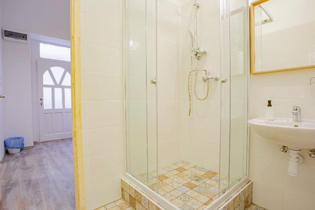 Cosy Flat In Akacfa Str., Aya Lejlighed Budapest Eksteriør billede