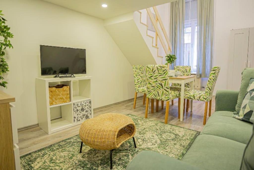 Cosy Flat In Akacfa Str., Aya Lejlighed Budapest Eksteriør billede
