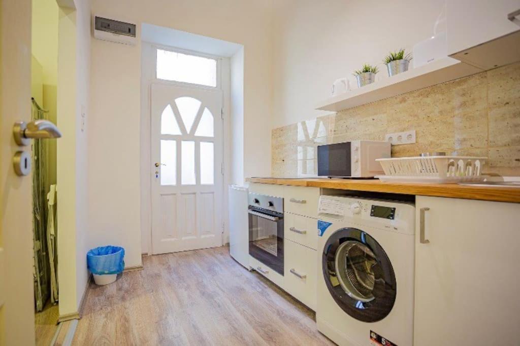 Cosy Flat In Akacfa Str., Aya Lejlighed Budapest Eksteriør billede